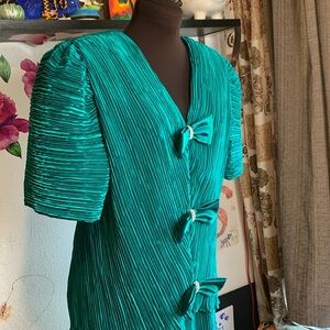 Vintage 1980’s Katherine Lindsay by Matthew, green plisse skirt suit set Size 18